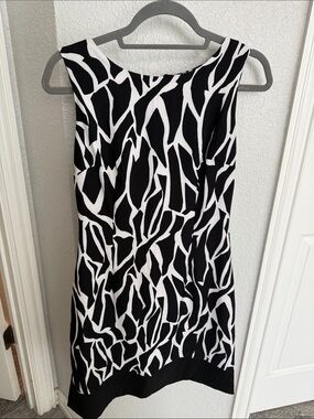 Ronni Nicole Black and White Graphic Sleeveless Mini Dress
